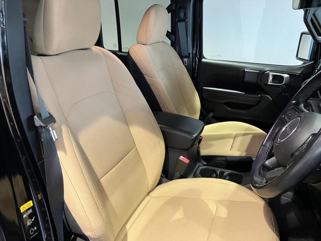 ジープ・ラングラーアンリミテッド ブラック&タン 限定車 認定中古車保証付き AppleCarPlay/AndroidAuto ソフトトップ グロスブラックインストルメントパネル 布製バケットシート バックモニター フロント・リアフォグランプ(16枚目)