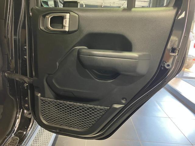 ジープ・ラングラーアンリミテッド ブラック&タン 限定車 認定中古車保証付き AppleCarPlay/AndroidAuto ソフトトップ グロスブラックインストルメントパネル 布製バケットシート バックモニター フロント・リアフォグランプ(20枚目)