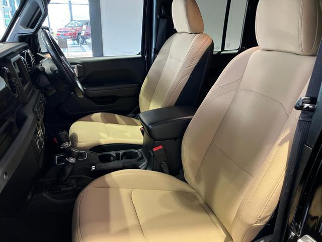 ジープ・ラングラーアンリミテッド ブラック&タン 限定車 認定中古車保証付き AppleCarPlay/AndroidAuto ソフトトップ グロスブラックインストルメントパネル 布製バケットシート バックモニター フロント・リアフォグランプ(22枚目)