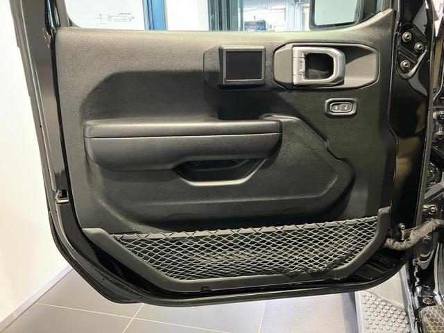 ジープ・ラングラーアンリミテッド ブラック&タン 限定車 認定中古車保証付き AppleCarPlay/AndroidAuto ソフトトップ グロスブラックインストルメントパネル 布製バケットシート バックモニター フロント・リアフォグランプ(23枚目)