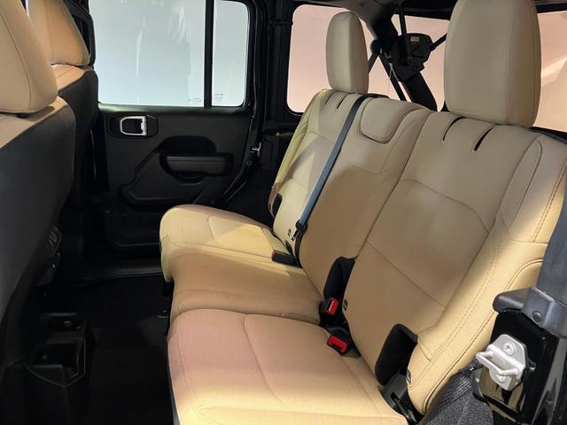 ジープ・ラングラーアンリミテッド ブラック&タン 限定車 認定中古車保証付き AppleCarPlay/AndroidAuto ソフトトップ グロスブラックインストルメントパネル 布製バケットシート バックモニター フロント・リアフォグランプ(25枚目)