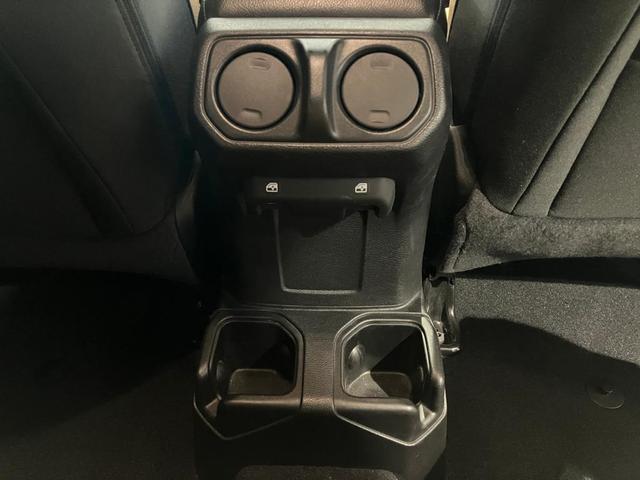 ジープ・ラングラーアンリミテッド ブラック&タン 限定車 認定中古車保証付き AppleCarPlay/AndroidAuto ソフトトップ グロスブラックインストルメントパネル 布製バケットシート バックモニター フロント・リアフォグランプ(31枚目)