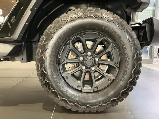 ジープ・ラングラーアンリミテッド サハラ 認定中古車保証 リフトアップパッケージ 左右4本出しマフラー シートヒーター ETC2.0 LEDライト テレビ(フルセグ) バックモニター(10枚目)