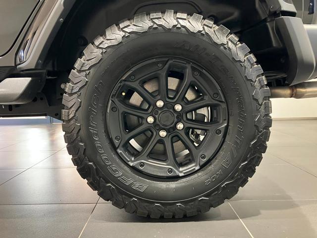 ジープ・ラングラーアンリミテッド サハラ 認定中古車保証 リフトアップパッケージ 左右4本出しマフラー シートヒーター ETC2.0 LEDライト テレビ(フルセグ) バックモニター(12枚目)