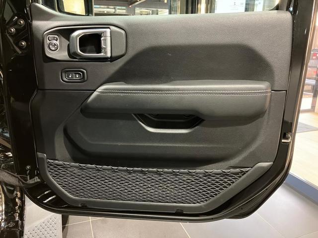 ジープ・ラングラーアンリミテッド サハラ 認定中古車保証 リフトアップパッケージ 左右4本出しマフラー シートヒーター ETC2.0 LEDライト テレビ(フルセグ) バックモニター(17枚目)