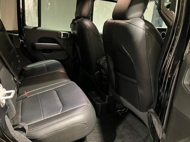 ジープ・ラングラーアンリミテッド サハラ 認定中古車保証 リフトアップパッケージ 左右4本出しマフラー シートヒーター ETC2.0 LEDライト テレビ(フルセグ) バックモニター(18枚目)