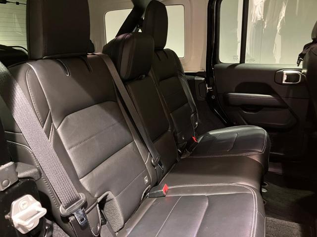 ジープ・ラングラーアンリミテッド サハラ 認定中古車保証 リフトアップパッケージ 左右4本出しマフラー シートヒーター ETC2.0 LEDライト テレビ(フルセグ) バックモニター(19枚目)