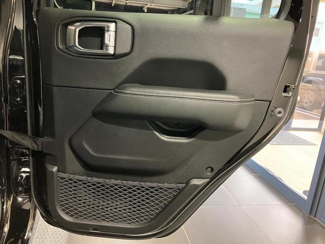 ジープ・ラングラーアンリミテッド サハラ 認定中古車保証 リフトアップパッケージ 左右4本出しマフラー シートヒーター ETC2.0 LEDライト テレビ(フルセグ) バックモニター(20枚目)