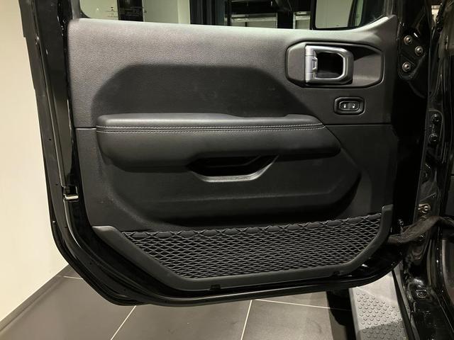 ジープ・ラングラーアンリミテッド サハラ 認定中古車保証 リフトアップパッケージ 左右4本出しマフラー シートヒーター ETC2.0 LEDライト テレビ(フルセグ) バックモニター(23枚目)