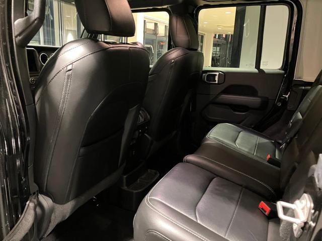 ジープ・ラングラーアンリミテッド サハラ 認定中古車保証 リフトアップパッケージ 左右4本出しマフラー シートヒーター ETC2.0 LEDライト テレビ(フルセグ) バックモニター(24枚目)