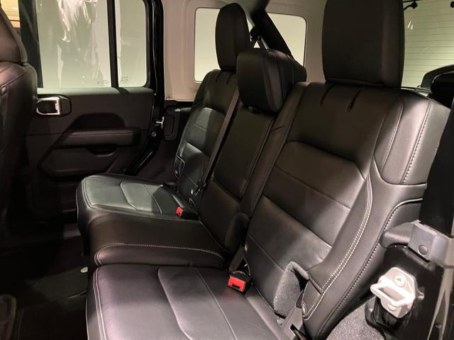 ジープ・ラングラーアンリミテッド サハラ 認定中古車保証 リフトアップパッケージ 左右4本出しマフラー シートヒーター ETC2.0 LEDライト テレビ(フルセグ) バックモニター(25枚目)