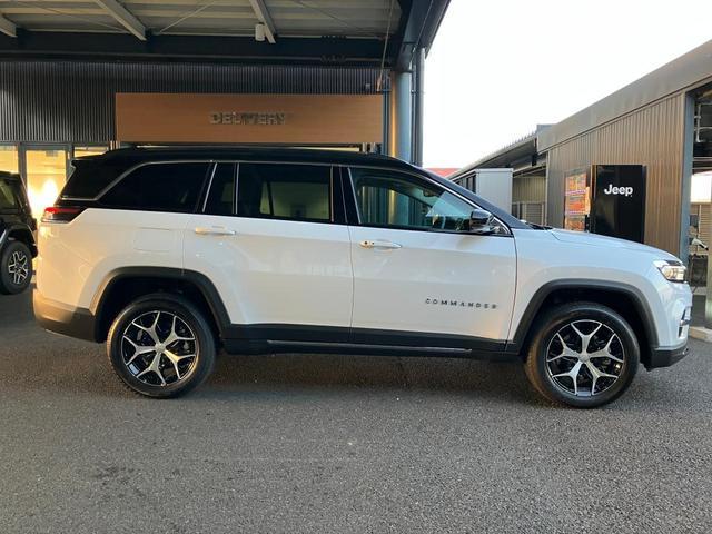 ジープ・コマンダー リミテッド　サンルーフ付き　ディーゼルエンジン　レザーシート　シートヒーター　サラウンドビューモニター　バックカメラ　ＥＴＣ２．０　ハンドルヒーター　７人乗り　３列シート　ルーフレール（6枚目）