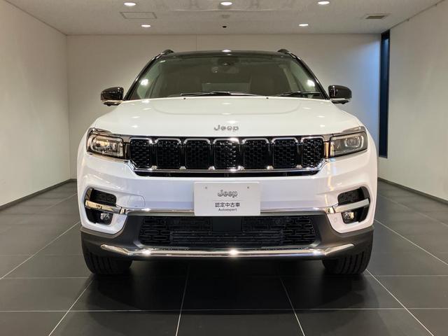 ジープ・コマンダー リミテッド　サンルーフ付き　ディーゼルエンジン　レザーシート　シートヒーター　サラウンドビューモニター　バックカメラ　ＥＴＣ２．０　ハンドルヒーター　７人乗り　３列シート　ルーフレール（7枚目）