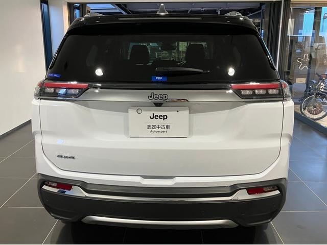 ジープ・コマンダー リミテッド　サンルーフ付き　ディーゼルエンジン　レザーシート　シートヒーター　サラウンドビューモニター　バックカメラ　ＥＴＣ２．０　ハンドルヒーター　７人乗り　３列シート　ルーフレール（8枚目）