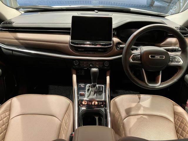 ジープ・コマンダー リミテッド　サンルーフ付き　ディーゼルエンジン　レザーシート　シートヒーター　サラウンドビューモニター　バックカメラ　ＥＴＣ２．０　ハンドルヒーター　７人乗り　３列シート　ルーフレール（14枚目）