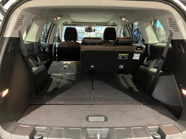 ジープ・コマンダー リミテッド　サンルーフ付き　ディーゼルエンジン　レザーシート　シートヒーター　サラウンドビューモニター　バックカメラ　ＥＴＣ２．０　ハンドルヒーター　７人乗り　３列シート　ルーフレール（28枚目）