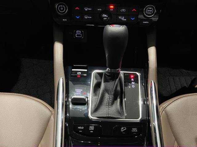 ジープ・コマンダー リミテッド　サンルーフ付き　ディーゼルエンジン　レザーシート　シートヒーター　サラウンドビューモニター　バックカメラ　ＥＴＣ２．０　ハンドルヒーター　７人乗り　３列シート　ルーフレール（30枚目）