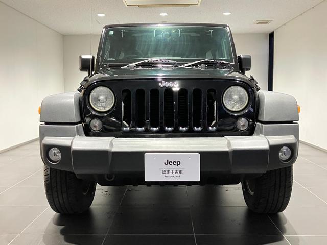 ジープ・ラングラーアンリミテッド スポーツ 認定中古車 認定中古車保証 サイドステップ 純正ホイール バックモニター フロントフォグランプ V型6気筒エンジン ETC 夏タイヤ プライバシーガラス(6枚目)