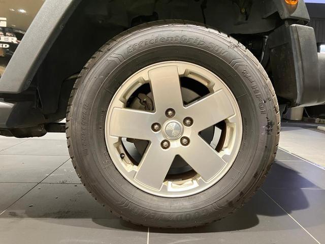 ジープ・ラングラーアンリミテッド スポーツ 認定中古車 認定中古車保証 サイドステップ 純正ホイール バックモニター フロントフォグランプ V型6気筒エンジン ETC 夏タイヤ プライバシーガラス(10枚目)