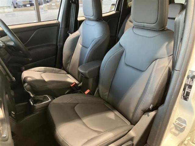 ジープ・レネゲード アルティテュード　ｅ－ハイブリッド　Ｊｅｅｐレネゲード　マイルドハイブリット　試乗車　グレー系　ＡＣＣ　ＥＴＣ２．０　バックモニター　認定中古車　フロントシートヒーター　ステアリングヒーター　運転席パワーシート（22枚目）