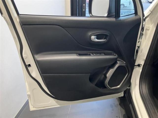 ジープ・レネゲード アルティテュード　ｅ－ハイブリッド　Ｊｅｅｐレネゲード　マイルドハイブリット　試乗車　グレー系　ＡＣＣ　ＥＴＣ２．０　バックモニター　認定中古車　フロントシートヒーター　ステアリングヒーター　運転席パワーシート（23枚目）