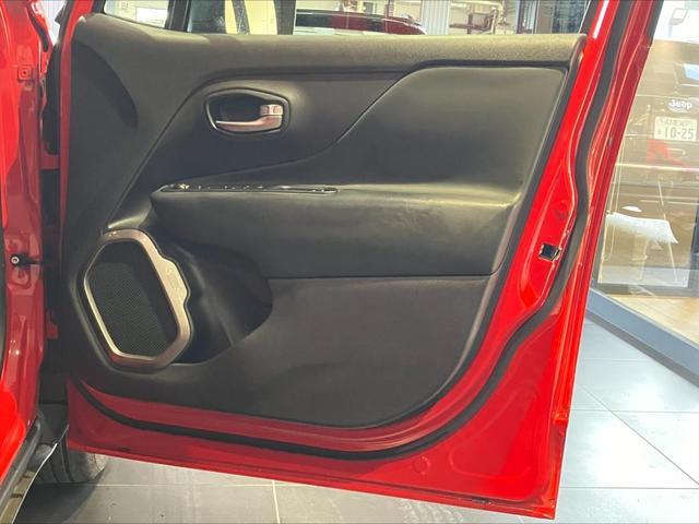 ジープ・レネゲード ロンジチュード　２０２２年レネゲード入荷しました　認定中古車保証　バックモニター　ブラインドスポットモニター（17枚目）