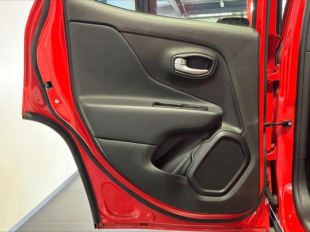 ジープ・レネゲード ロンジチュード　２０２２年レネゲード入荷しました　認定中古車保証　バックモニター　ブラインドスポットモニター（26枚目）