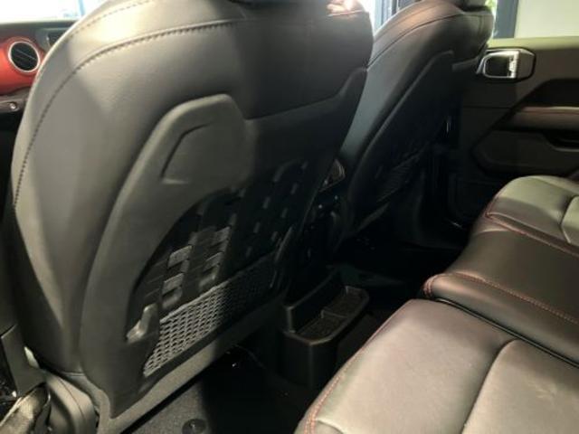 ルビコン　新車保証継承　レザーシート　シートヒーター　ＬＥＤヘッドライト　ナビ　ＥＴＣ　バックカメラ　ＡｐｐｌｅＣａｒＰｌａｙ／ＡｎｄｒｏｉｄＡｕｔｏ　ブラインドスポットモニター(22枚目)