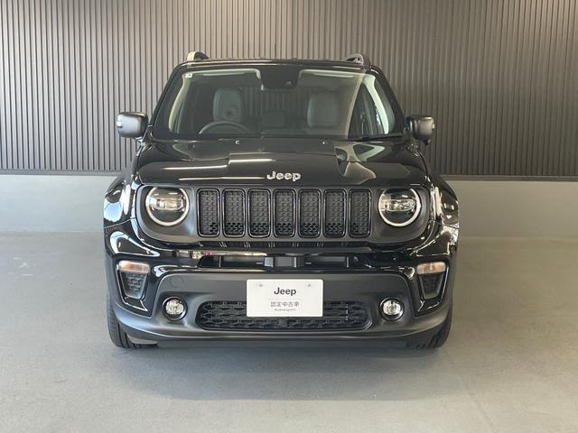 ジープ・レネゲード アルティテュード　ｅ－ハイブリッド　Ｊｅｅｐレネゲード　マイルドハイブリット　試乗車　グレー系　ＡＣＣ　ＥＴＣ２．０　バックモニター　認定中古車　フロントシートヒーター　ステアリングヒーター　運転席パワーシート（6枚目）