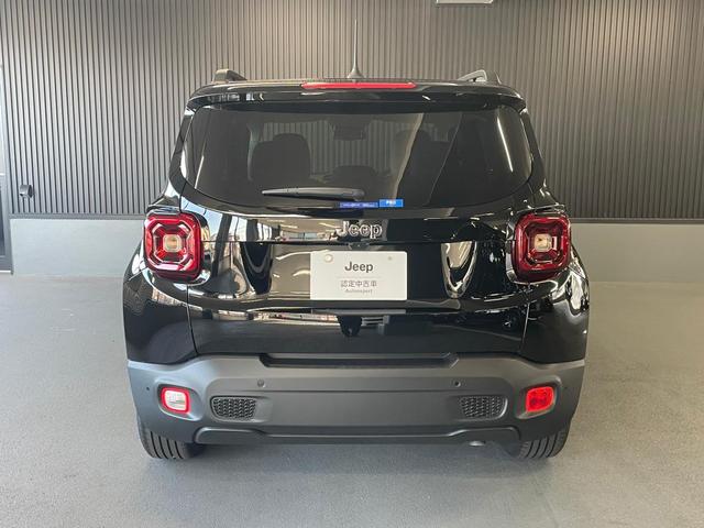 ジープ・レネゲード アルティテュード　ｅ－ハイブリッド　Ｊｅｅｐレネゲード　マイルドハイブリット　試乗車　グレー系　ＡＣＣ　ＥＴＣ２．０　バックモニター　認定中古車　フロントシートヒーター　ステアリングヒーター　運転席パワーシート（8枚目）