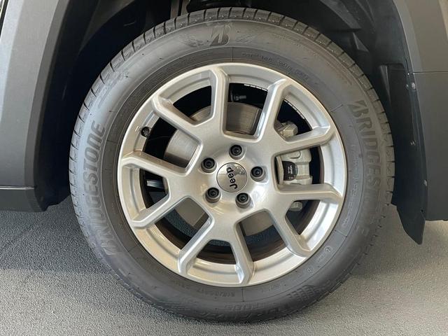 ジープ・レネゲード アルティテュード　ｅ－ハイブリッド　Ｊｅｅｐレネゲード　マイルドハイブリット　試乗車　グレー系　ＡＣＣ　ＥＴＣ２．０　バックモニター　認定中古車　フロントシートヒーター　ステアリングヒーター　運転席パワーシート（10枚目）