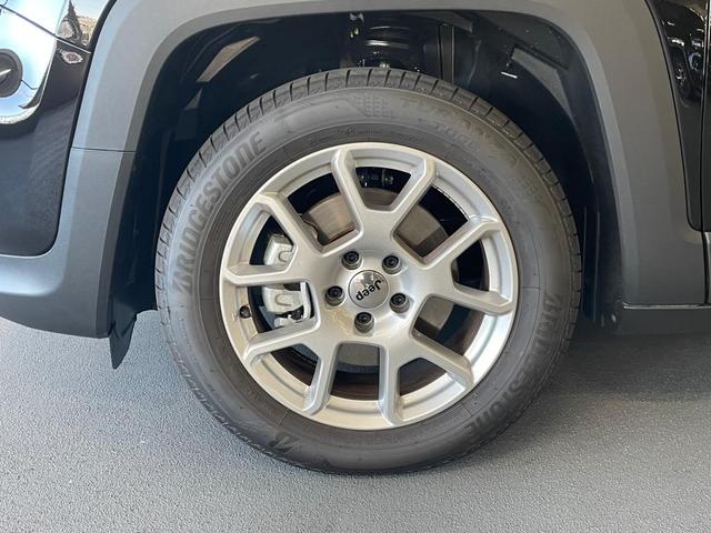 ジープ・レネゲード アルティテュード　ｅ－ハイブリッド　Ｊｅｅｐレネゲード　マイルドハイブリット　試乗車　グレー系　ＡＣＣ　ＥＴＣ２．０　バックモニター　認定中古車　フロントシートヒーター　ステアリングヒーター　運転席パワーシート（12枚目）