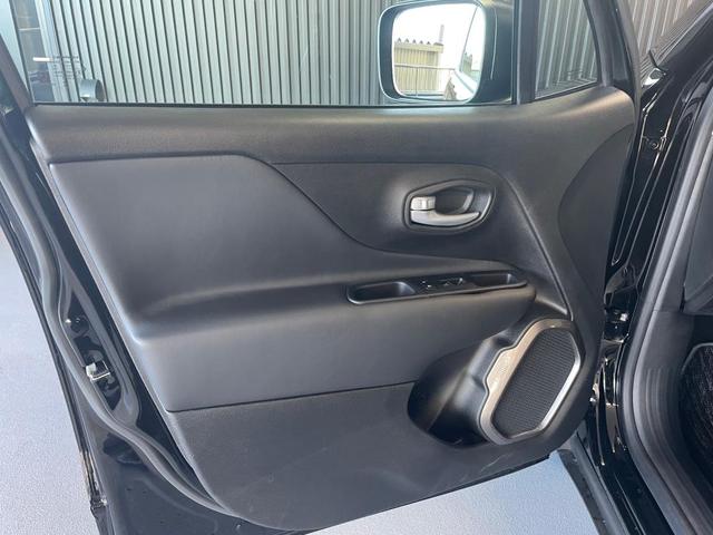 ジープ・レネゲード アルティテュード　ｅ－ハイブリッド　Ｊｅｅｐレネゲード　マイルドハイブリット　試乗車　グレー系　ＡＣＣ　ＥＴＣ２．０　バックモニター　認定中古車　フロントシートヒーター　ステアリングヒーター　運転席パワーシート（23枚目）