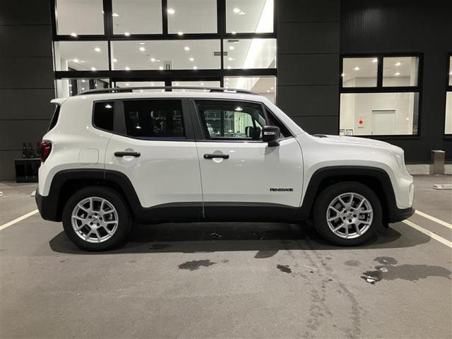 ジープ・レネゲード アルティテュード　ｅ－ハイブリッド　Ｊｅｅｐレネゲード　マイルドハイブリット　試乗車　グレー系　ＡＣＣ　ＥＴＣ２．０　バックモニター　認定中古車　フロントシートヒーター　ステアリングヒーター　運転席パワーシート（7枚目）