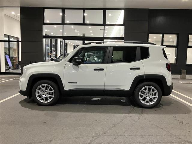 ジープ・レネゲード アルティテュード　ｅ－ハイブリッド　Ｊｅｅｐレネゲード　マイルドハイブリット　試乗車　グレー系　ＡＣＣ　ＥＴＣ２．０　バックモニター　認定中古車　フロントシートヒーター　ステアリングヒーター　運転席パワーシート（9枚目）