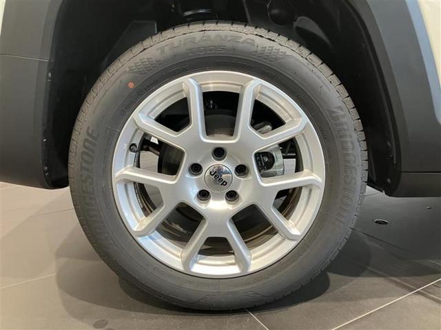 ジープ・レネゲード アルティテュード　ｅ－ハイブリッド　Ｊｅｅｐレネゲード　マイルドハイブリット　試乗車　グレー系　ＡＣＣ　ＥＴＣ２．０　バックモニター　認定中古車　フロントシートヒーター　ステアリングヒーター　運転席パワーシート（11枚目）