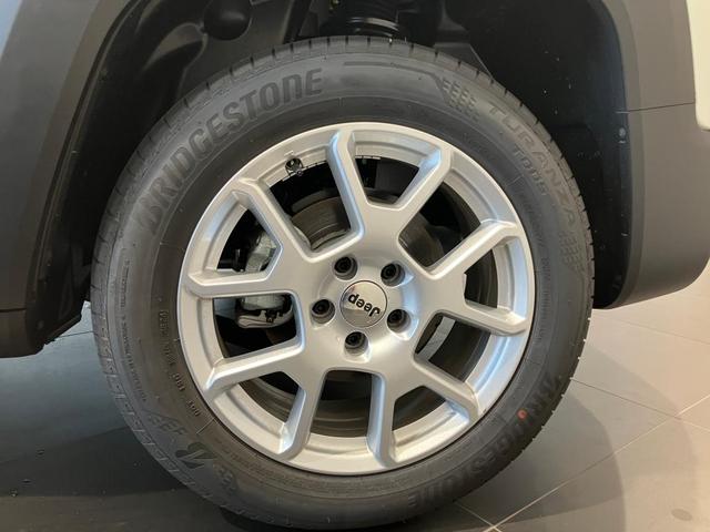 ジープ・レネゲード アルティテュード　ｅ－ハイブリッド　Ｊｅｅｐレネゲード　マイルドハイブリット　試乗車　グレー系　ＡＣＣ　ＥＴＣ２．０　バックモニター　認定中古車　フロントシートヒーター　ステアリングヒーター　運転席パワーシート（13枚目）