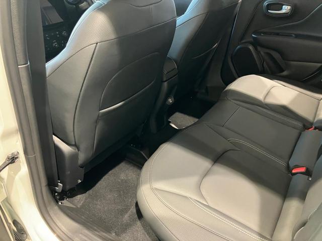 ジープ・レネゲード アルティテュード　ｅ－ハイブリッド　Ｊｅｅｐレネゲード　マイルドハイブリット　試乗車　グレー系　ＡＣＣ　ＥＴＣ２．０　バックモニター　認定中古車　フロントシートヒーター　ステアリングヒーター　運転席パワーシート（24枚目）