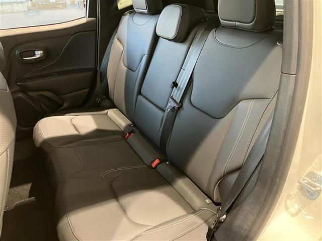 ジープ・レネゲード アルティテュード　ｅ－ハイブリッド　Ｊｅｅｐレネゲード　マイルドハイブリット　試乗車　グレー系　ＡＣＣ　ＥＴＣ２．０　バックモニター　認定中古車　フロントシートヒーター　ステアリングヒーター　運転席パワーシート（25枚目）