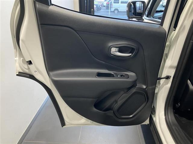 ジープ・レネゲード アルティテュード　ｅ－ハイブリッド　Ｊｅｅｐレネゲード　マイルドハイブリット　試乗車　グレー系　ＡＣＣ　ＥＴＣ２．０　バックモニター　認定中古車　フロントシートヒーター　ステアリングヒーター　運転席パワーシート（26枚目）