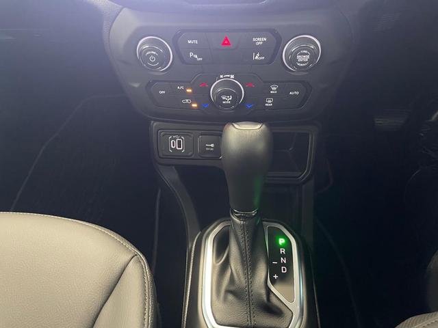 ジープ・レネゲード アルティテュード　ｅ－ハイブリッド　Ｊｅｅｐレネゲード　マイルドハイブリット　試乗車　グレー系　ＡＣＣ　ＥＴＣ２．０　バックモニター　認定中古車　フロントシートヒーター　ステアリングヒーター　運転席パワーシート（31枚目）