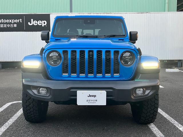 ジープ・グラディエーター ルビコン　グラディエーター　ハイドロブルー　ルビコン　試乗車　　レザーシート　前面衝突警報　バックモニター　Ｖ型６気筒　ＬＥＤライト　サブウーハー付アルパイン製プレミアムスピーカー（6枚目）