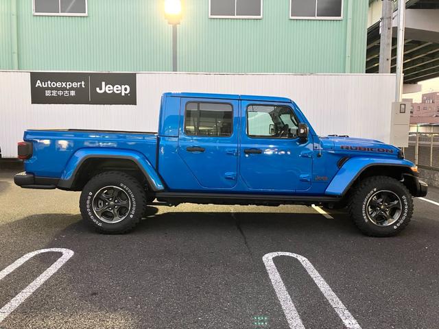 ジープ・グラディエーター ルビコン　グラディエーター　ハイドロブルー　ルビコン　試乗車　　レザーシート　前面衝突警報　バックモニター　Ｖ型６気筒　ＬＥＤライト　サブウーハー付アルパイン製プレミアムスピーカー（7枚目）