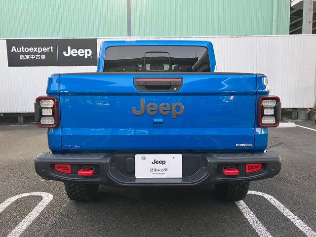 ジープ・グラディエーター ルビコン　グラディエーター　ハイドロブルー　ルビコン　試乗車　　レザーシート　前面衝突警報　バックモニター　Ｖ型６気筒　ＬＥＤライト　サブウーハー付アルパイン製プレミアムスピーカー（8枚目）