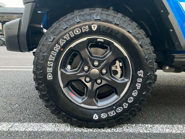 ジープ・グラディエーター ルビコン　グラディエーター　ハイドロブルー　ルビコン　試乗車　　レザーシート　前面衝突警報　バックモニター　Ｖ型６気筒　ＬＥＤライト　サブウーハー付アルパイン製プレミアムスピーカー（12枚目）