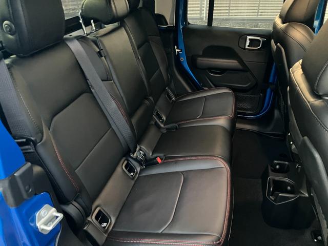 ジープ・グラディエーター ルビコン　グラディエーター　ハイドロブルー　ルビコン　試乗車　　レザーシート　前面衝突警報　バックモニター　Ｖ型６気筒　ＬＥＤライト　サブウーハー付アルパイン製プレミアムスピーカー（22枚目）