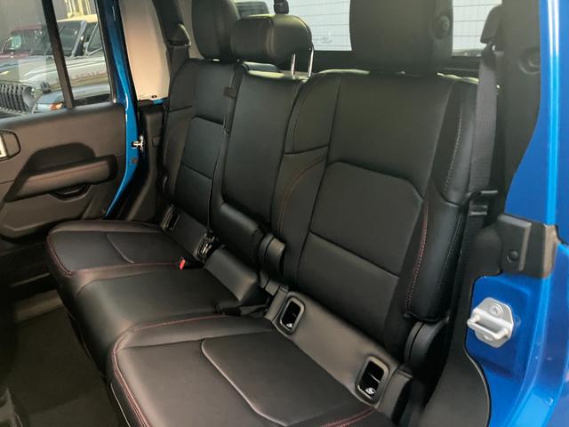 ジープ・グラディエーター ルビコン　グラディエーター　ハイドロブルー　ルビコン　試乗車　　レザーシート　前面衝突警報　バックモニター　Ｖ型６気筒　ＬＥＤライト　サブウーハー付アルパイン製プレミアムスピーカー（25枚目）