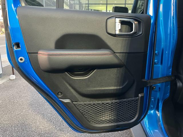 ジープ・グラディエーター ルビコン　グラディエーター　ハイドロブルー　ルビコン　試乗車　　レザーシート　前面衝突警報　バックモニター　Ｖ型６気筒　ＬＥＤライト　サブウーハー付アルパイン製プレミアムスピーカー（26枚目）