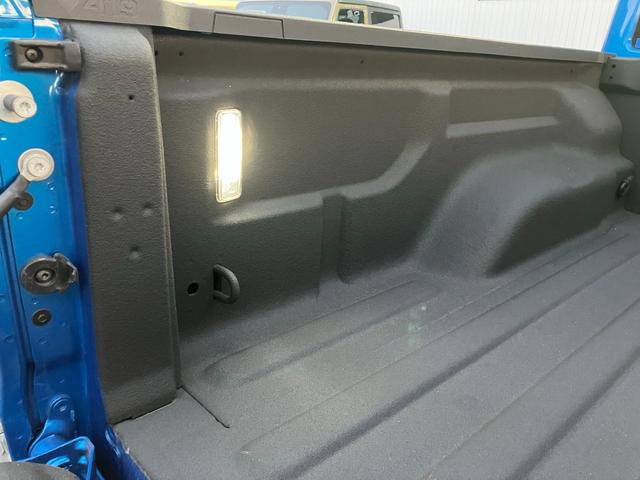 ジープ・グラディエーター ルビコン　グラディエーター　ハイドロブルー　ルビコン　試乗車　　レザーシート　前面衝突警報　バックモニター　Ｖ型６気筒　ＬＥＤライト　サブウーハー付アルパイン製プレミアムスピーカー（28枚目）