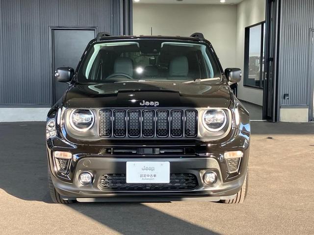 ジープ・レネゲード アルティテュード　ｅ－ハイブリッド　Ｊｅｅｐレネゲード　マイルドハイブリット　試乗車　グレー系　ＡＣＣ　ＥＴＣ２．０　バックモニター　認定中古車　フロントシートヒーター　ステアリングヒーター　運転席パワーシート（6枚目）